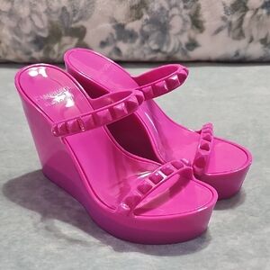 Vibrant Fuchsia Wedge Sandals
